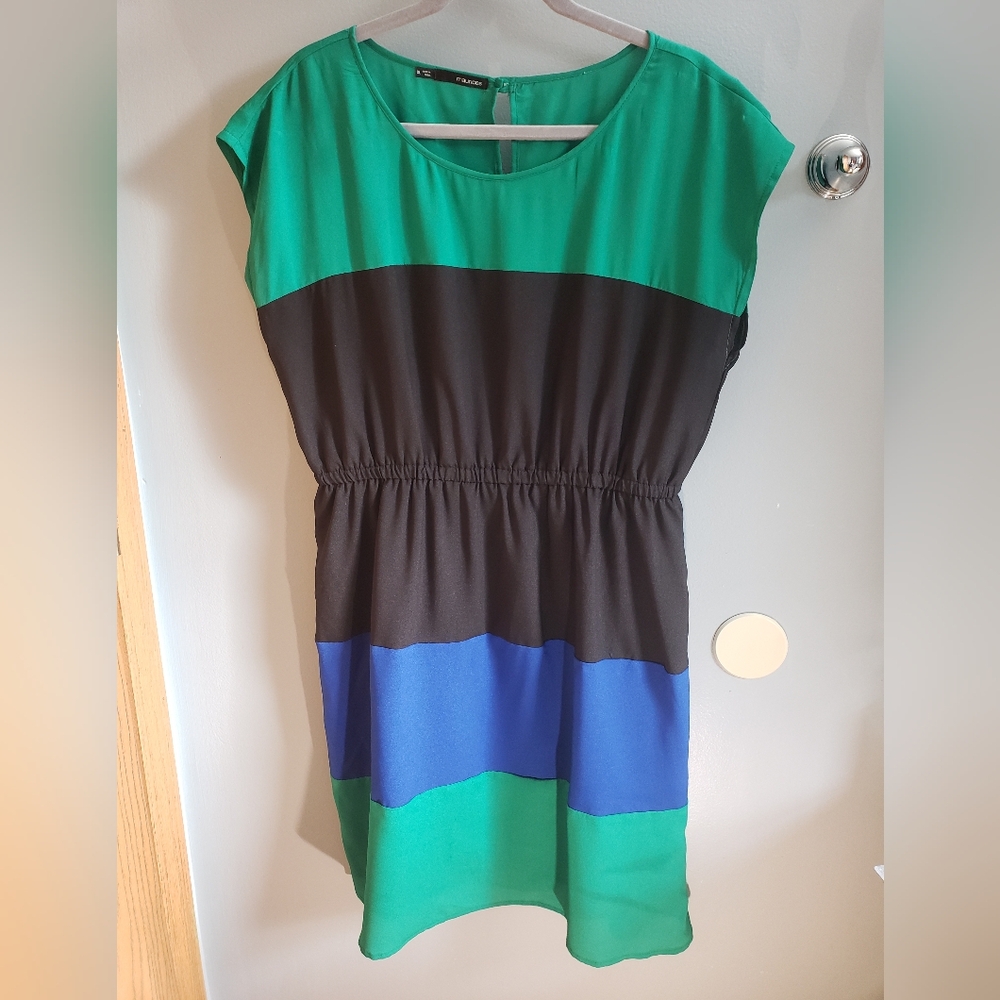 Colorblock Dress - Picture 2 of 3